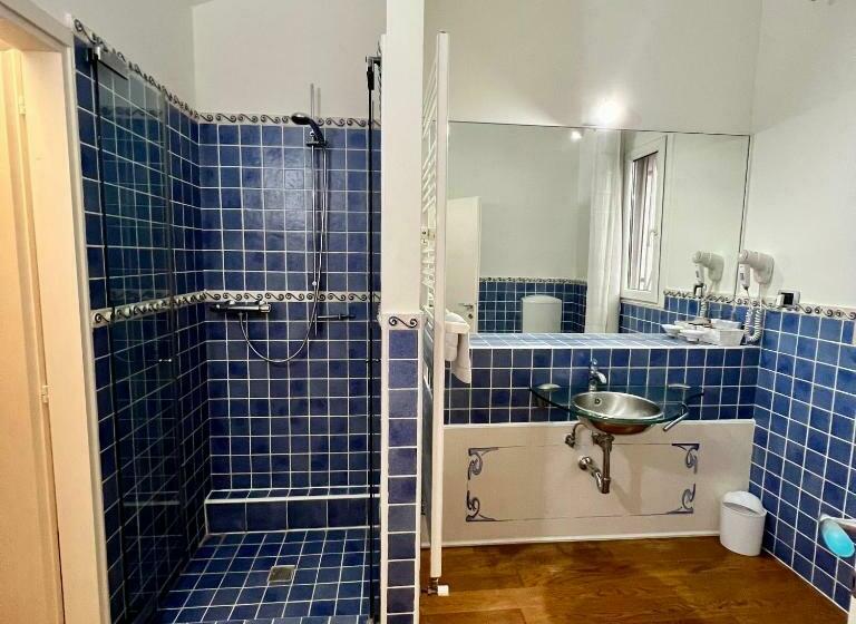 اتاق لوکس, Avanguardia Art Club