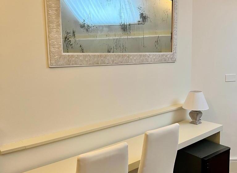 اتاق لوکس, Avanguardia Art Club