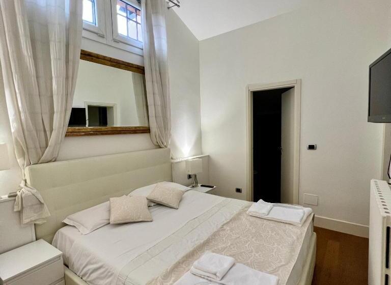 اتاق لوکس, Avanguardia Art Club