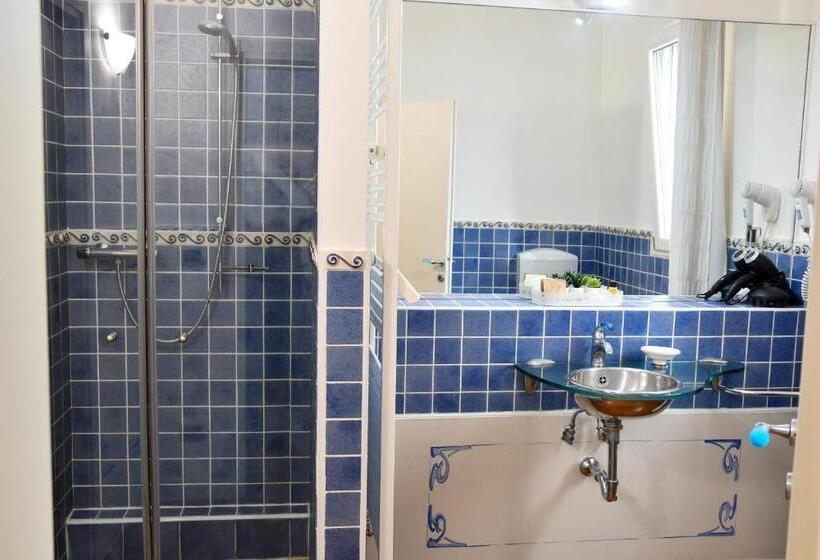 اتاق لوکس, Avanguardia Art Club