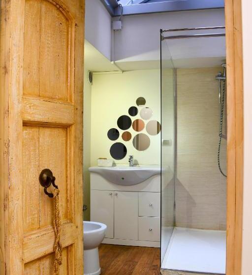 اتاق استاندارد, Avanguardia Art Club