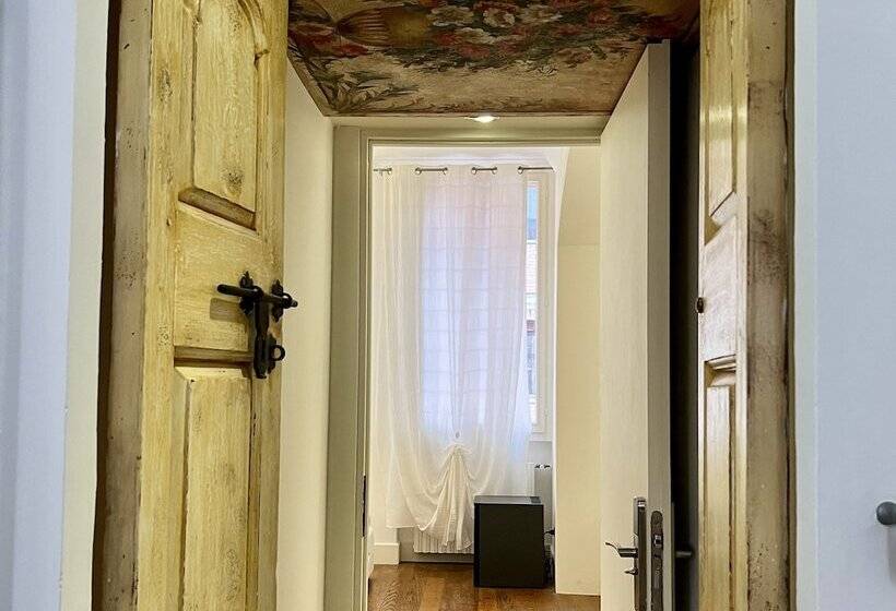 اتاق لوکس, Avanguardia Art Club