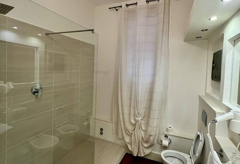 اتاق لوکس, Avanguardia Art Club