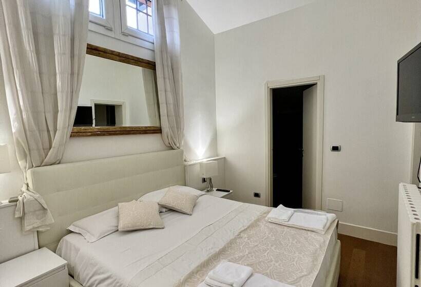 اتاق لوکس, Avanguardia Art Club