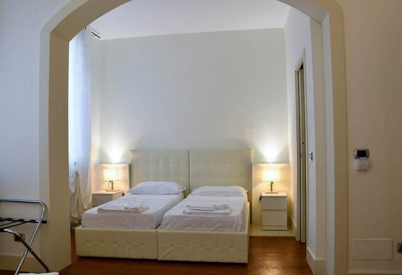 اتاق لوکس, Avanguardia Art Club