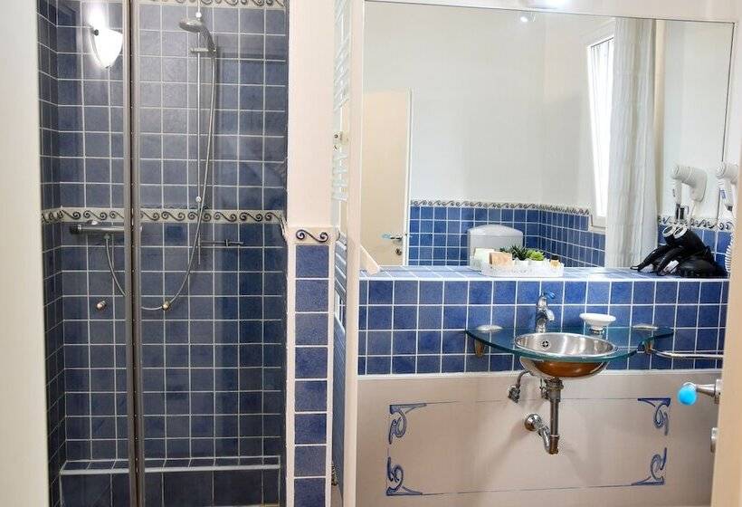 اتاق لوکس, Avanguardia Art Club