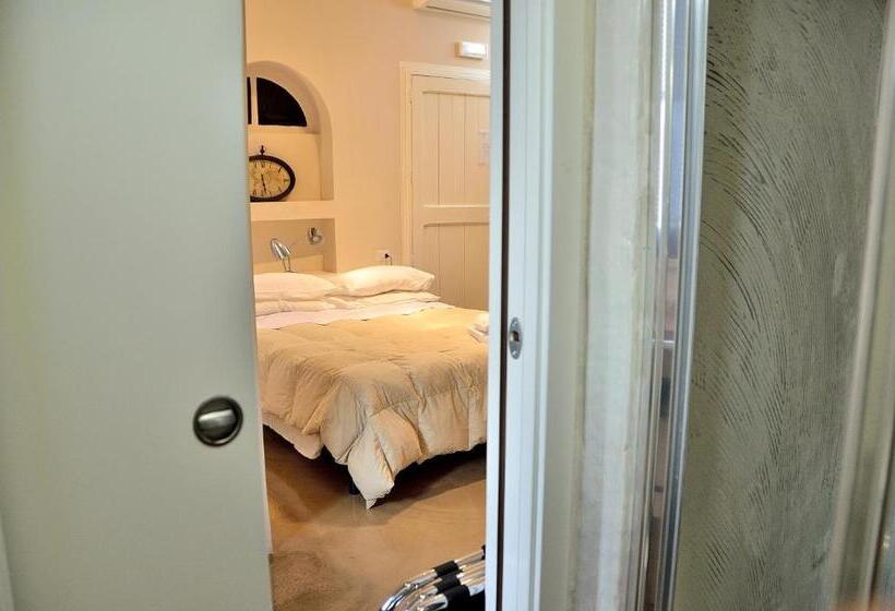 سوییت, Azzurretta Guest House