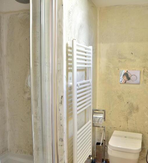سوییت, Azzurretta Guest House