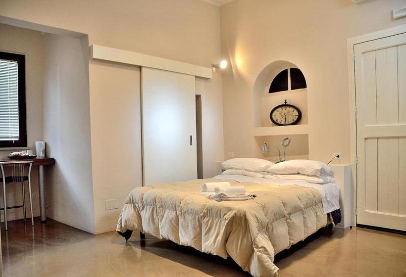 سوییت, Azzurretta Guest House