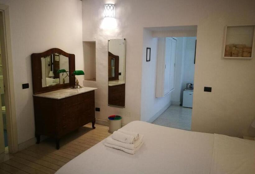 اتاق خانوادگی, Azzurretta Guest House