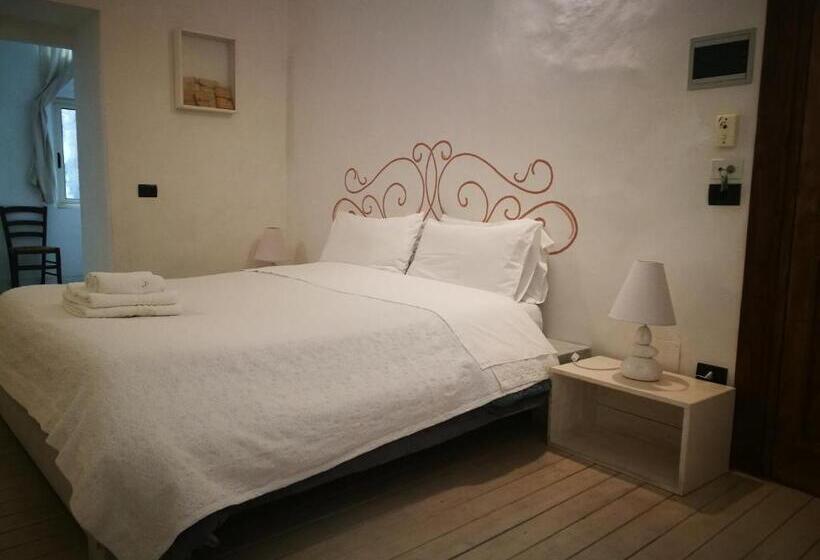 اتاق خانوادگی, Azzurretta Guest House