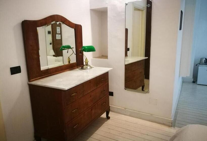 اتاق خانوادگی, Azzurretta Guest House