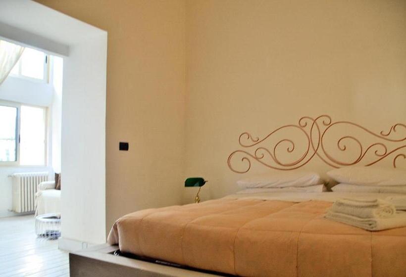 اتاق خانوادگی, Azzurretta Guest House