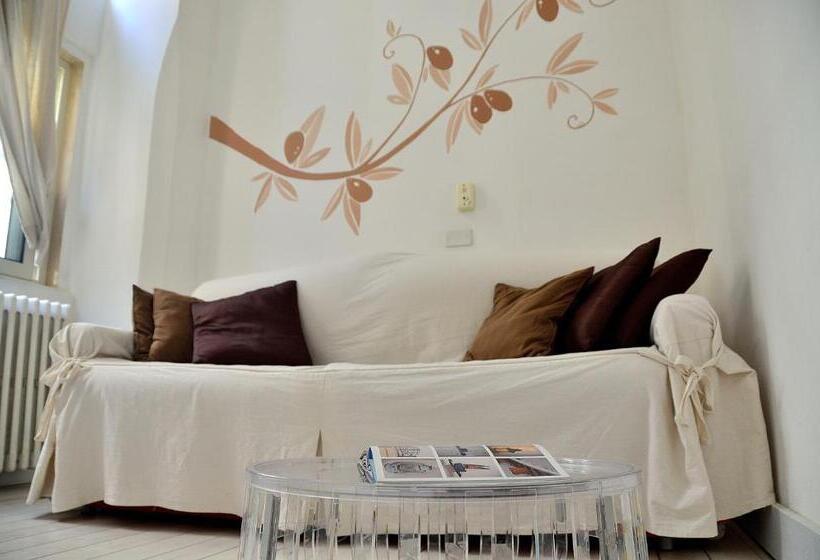 اتاق خانوادگی, Azzurretta Guest House