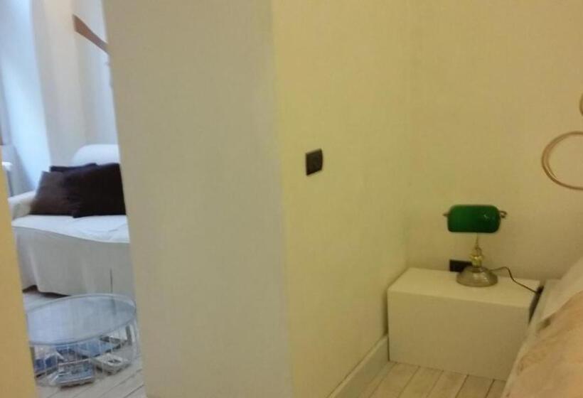 اتاق خانوادگی, Azzurretta Guest House