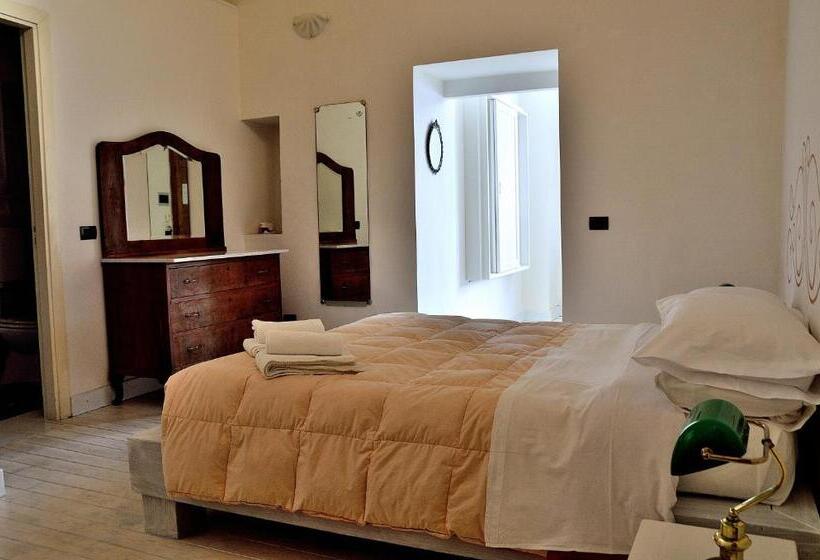 اتاق خانوادگی, Azzurretta Guest House