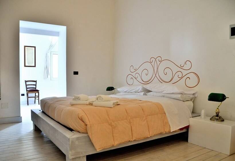 اتاق خانوادگی, Azzurretta Guest House