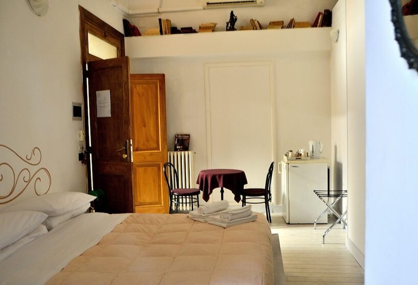 اتاق خانوادگی, Azzurretta Guest House