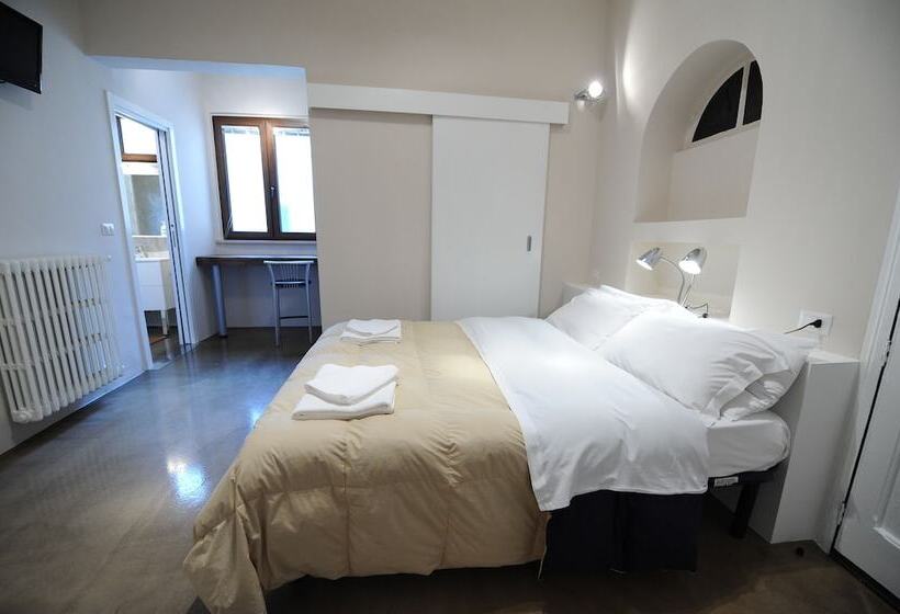 سوییت, Azzurretta Guest House