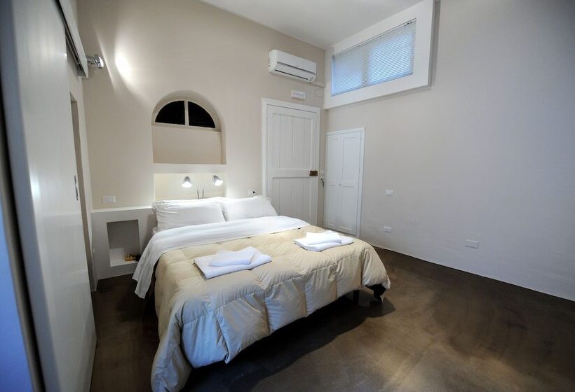 سوییت, Azzurretta Guest House