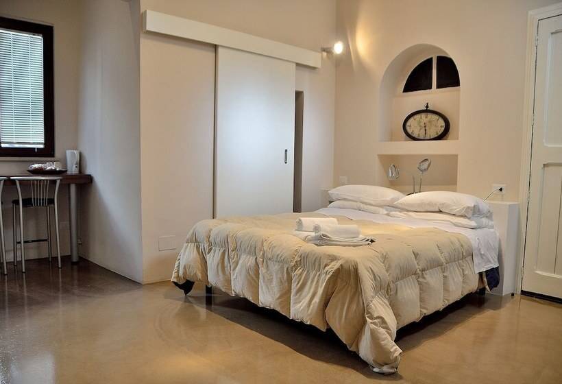 سوییت, Azzurretta Guest House