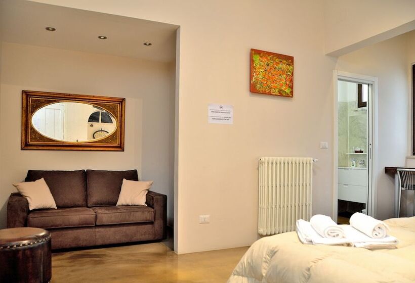 سوییت, Azzurretta Guest House