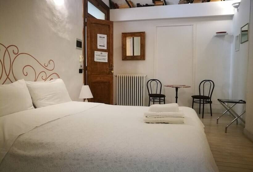 اتاق خانوادگی, Azzurretta Guest House