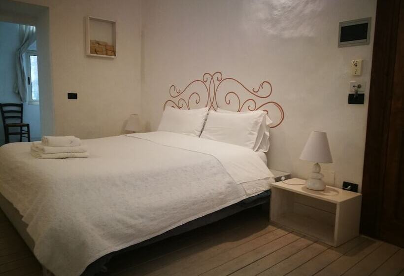 اتاق خانوادگی, Azzurretta Guest House