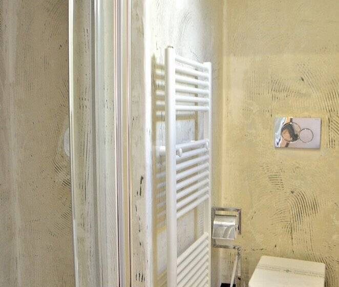 سوییت, Azzurretta Guest House