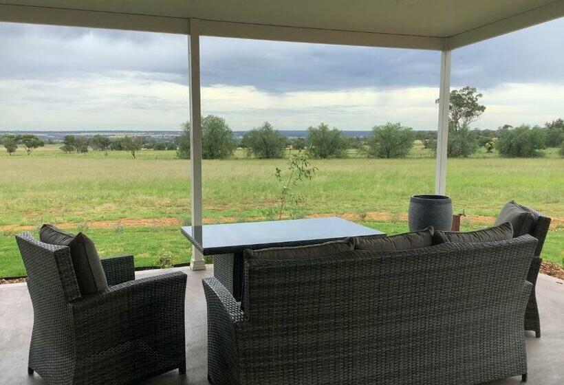 Deluxe Suite King Bed, Pericoe Retreat