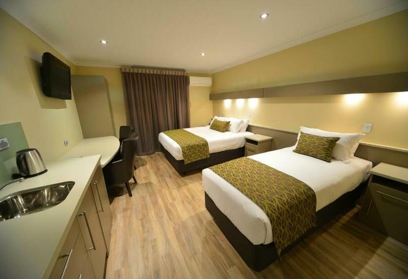 デラックストリプルルーム, Bentley Motel