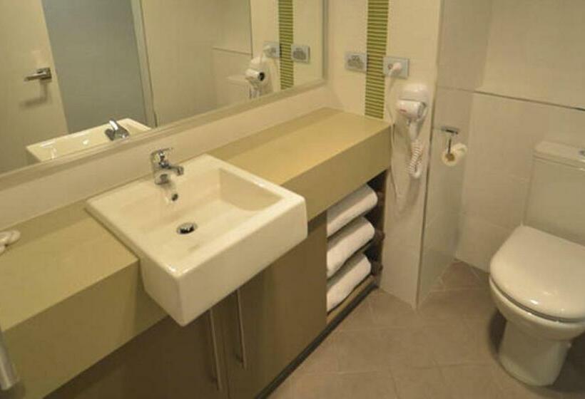 デラックストリプルルーム, Bentley Motel