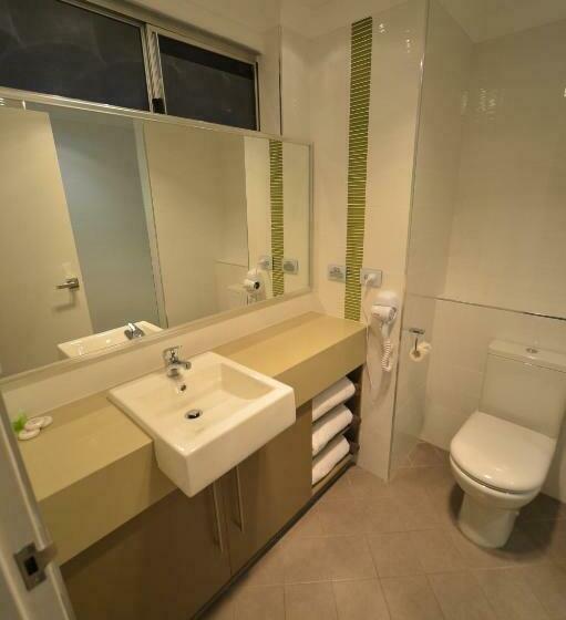 デラックストリプルルーム, Bentley Motel