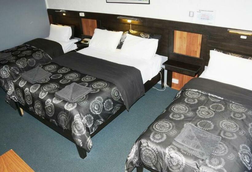 スタンダードトリプルルーム, Golden Leaf Motel