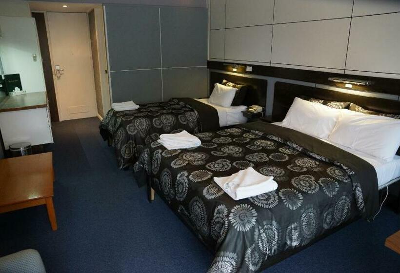 スタンダードトリプルルーム, Golden Leaf Motel