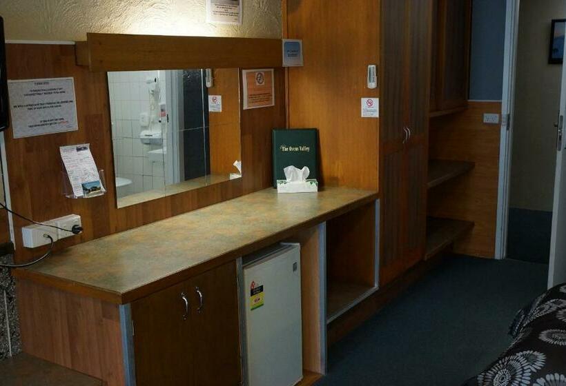 スタンダードトリプルルーム, Golden Leaf Motel