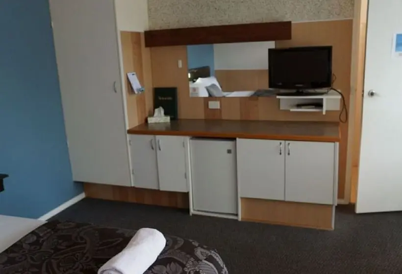 スタンダードトリプルルーム, Golden Leaf Motel