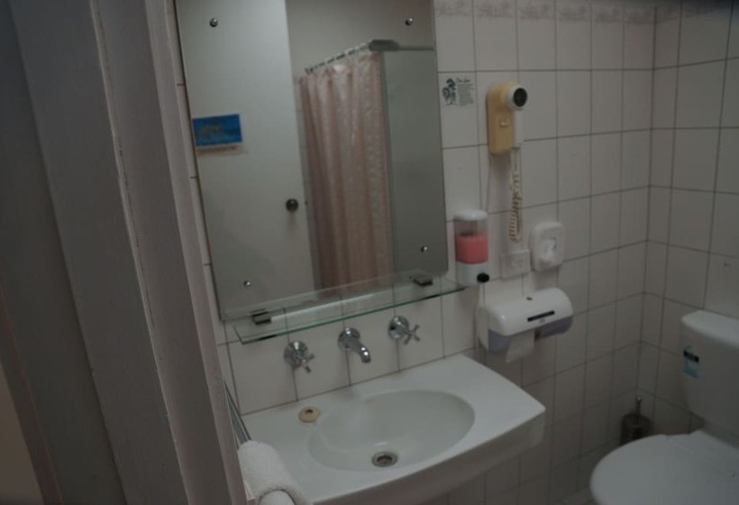 スタンダードトリプルルーム, Golden Leaf Motel