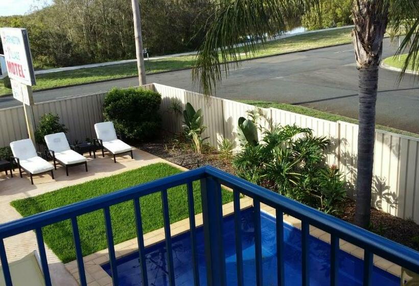 חדר משפחתי, Harrington Village Motel