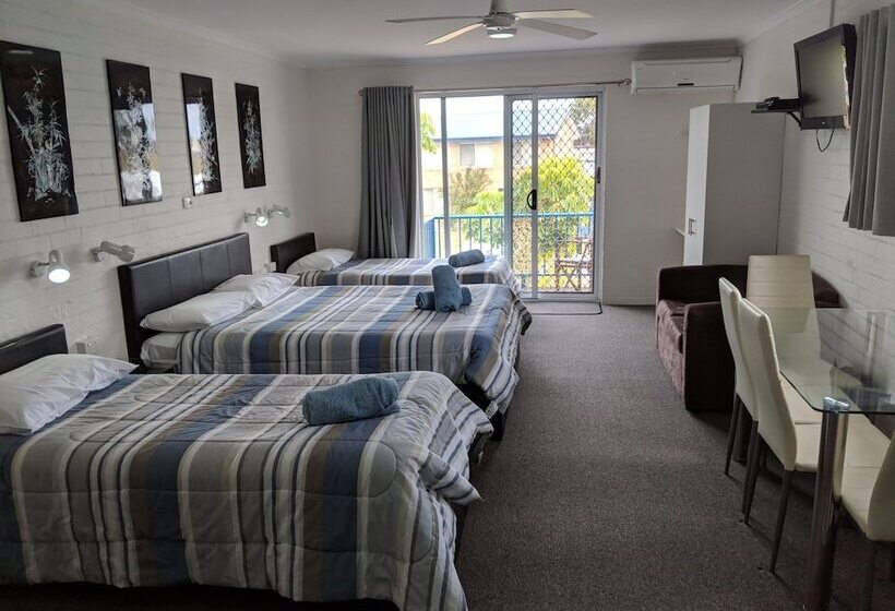 Семейный Номер, Harrington Village Motel