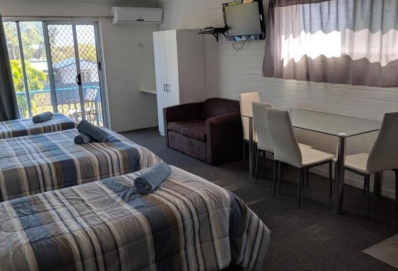 Семейный Номер, Harrington Village Motel
