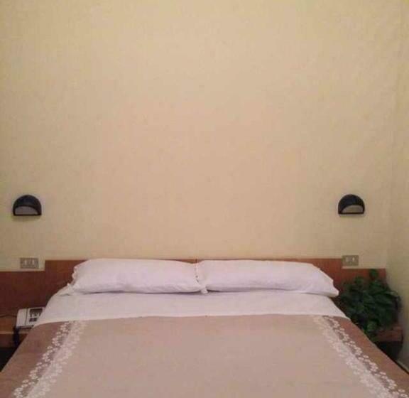 اتاق استاندارد با سرویس بهداشتی مشترک, Aurora