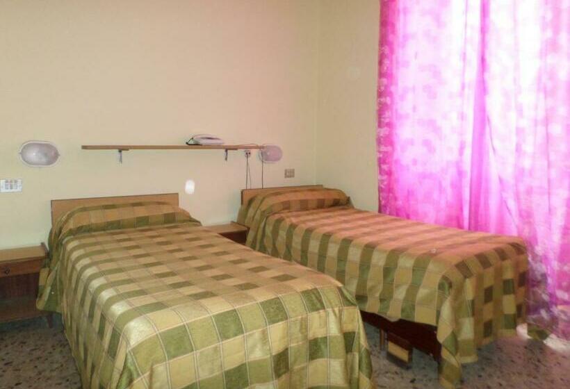 اتاق استاندارد با سرویس بهداشتی مشترک, Aurora