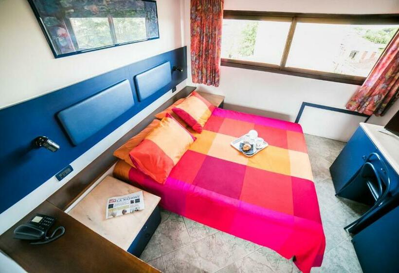 스탠다드 룸, Byron