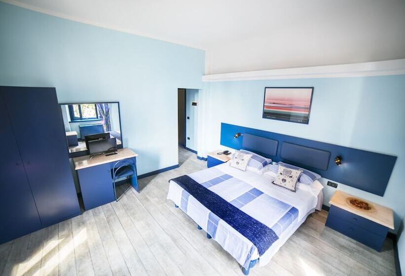 스탠다드 트리플 룸, Byron