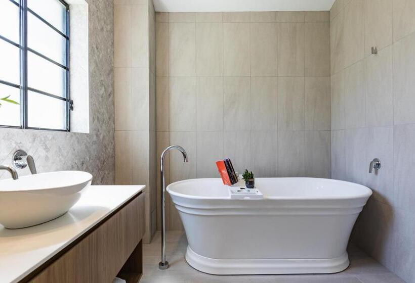 חדר דחוקס עם מיטת קינג, Camden Valley Inn