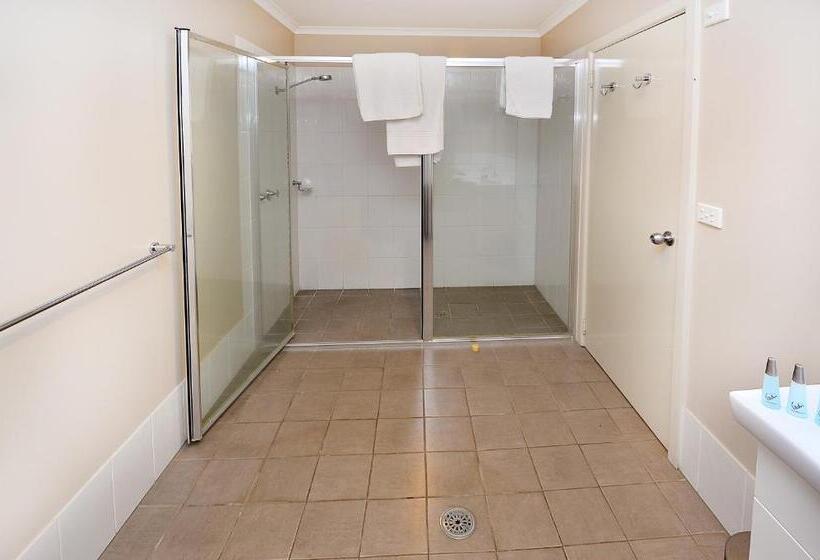 豪华房间, Mackellar Motel