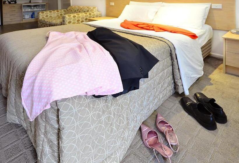 豪华房间, Mackellar Motel