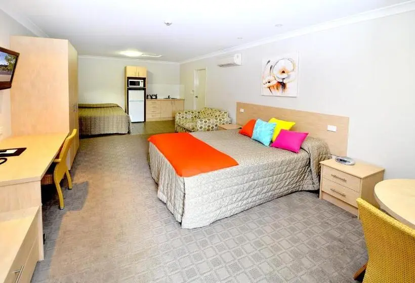 Perhehuone, Mackellar Motel