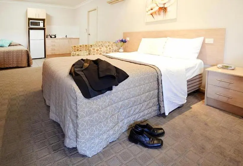 Perhehuone, Mackellar Motel